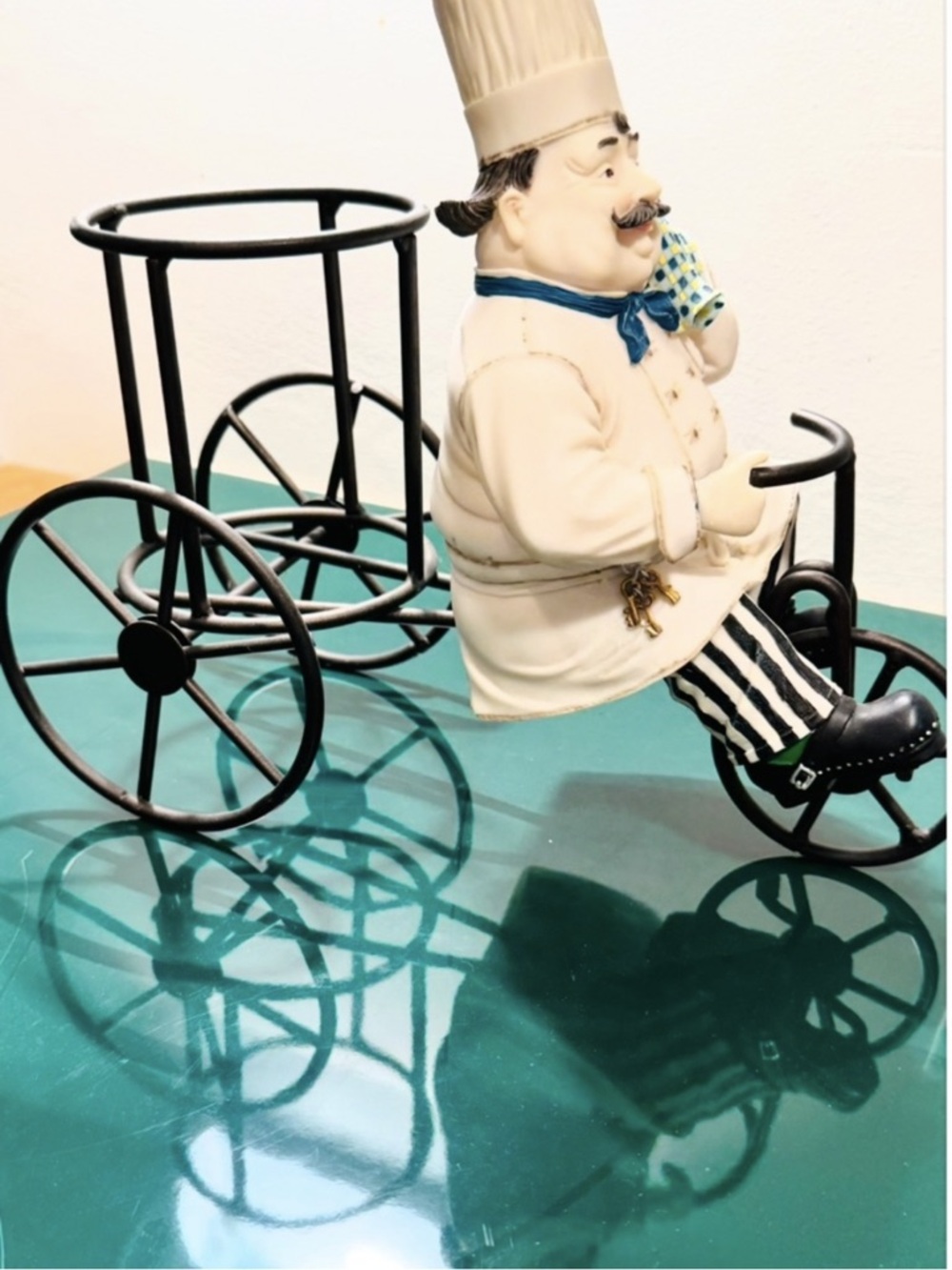 VINTAGE Mud Pie x Tracy S. Flickinger
COLLECTIBLE French Chef Wine Bottle Holder